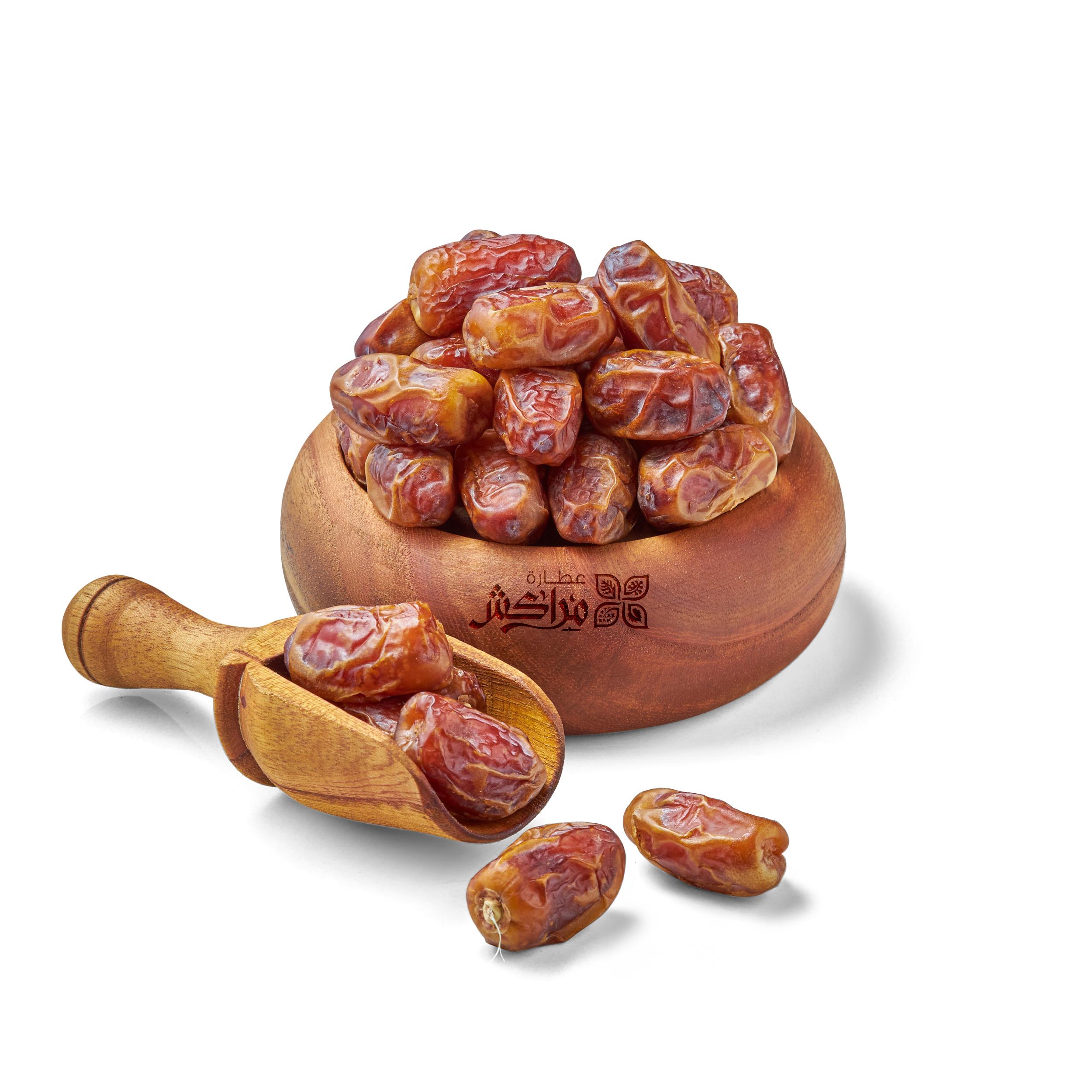 تمور و فواكه مجففة